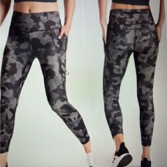 Athleta Camo Lightning 7/8 Tight Leggings Size XSP - Picture 1 of 7